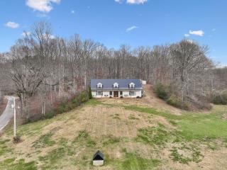 Fox Haven Retreat-Private Yard-Outdoor Adventure - 7