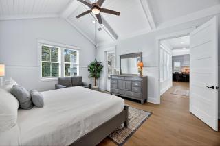 AV3-23: 3 23rd Avenue - 1