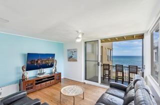 Oceanfront Stay - Steps to the Sand - 6