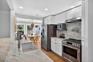 AV4-22: 4 22nd Avenue - 1