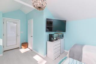 Tennis & Sea Escape - Hydrangeas in the Hamptons - 9