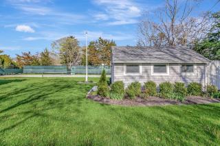 Tennis & Sea Escape - Hydrangeas in the Hamptons - 1