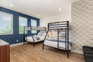 Riff & Rest - 2 Stylish Homes - Mins to Germantown - 6