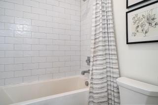 Riff & Rest - 2 Stylish Homes - Mins to Germantown - 2