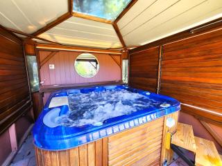 Aloha Bayside Private guest room sleeps 5 with free parking - 3