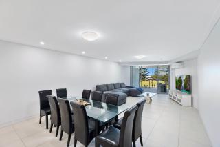 Rooftop Pool, King Bed, Balcony Views - 9