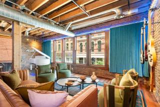 Backstage Jam - 2 Units - Walk to Broadway - 2