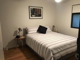 Quiet apartment near all the action - 2