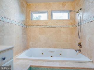 Spacious townhome in PRIME Capitol Hill location - Washington - 8