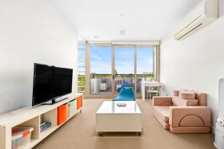 Monarc - 2BR Lakeside Apt with parking plus gym - 0