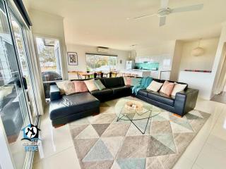 Modern Coastal with Sparkling Sea Views in Victor Harbor - 8