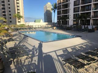 Waikiki Banyan Plumeria Suite - 6