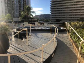 Waikiki Banyan Plumeria Suite - 3