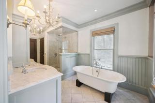 AV9-02: 9 2nd Avenue - 5