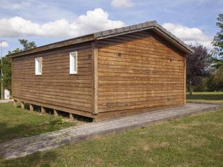 Chalet Accessible avec Terrasse – 2 Chambres à Naucelle - API-1-52-311 - 1