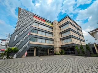 Front One Gosyen Hotel Salatiga - 0