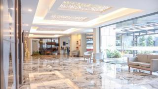 Front One Gosyen Hotel Salatiga - 3