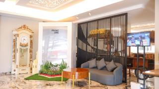 Front One Gosyen Hotel Salatiga - 4