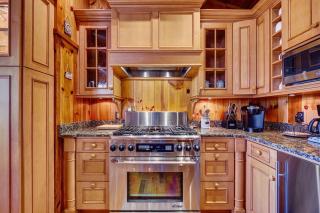 Hilltop Hideaway - 5