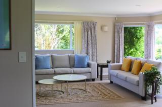 The Pond House by Homello Spacious Country Retreat with Pool & Pond - 5