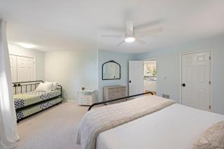 AV4-53: 4 53rd Avenue - 1