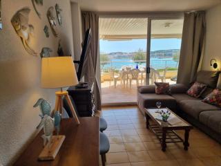 Apartamento frente al mar con terraza y piscina comunitaria en L'Escala - HISP-236-138 - 4