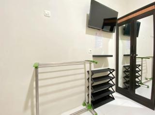 Modern D Kost RedPartner near Roxy Mall Jember - 1