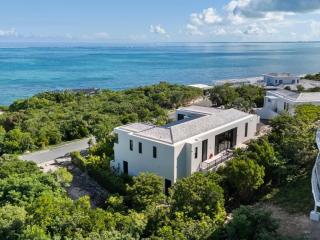 Villa Luna, Contemporary 4BR Caribbean Retreat with Private Pool and Ocean View - 3