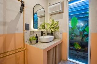 Villa Liwanag Entire 2BR Home, 5 Mins to Calle Crisologo, Parking - 1