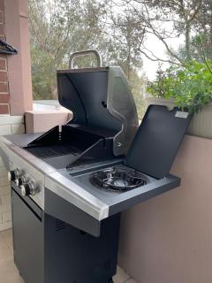 Great location - 5 minutes to the beach and shops - 7