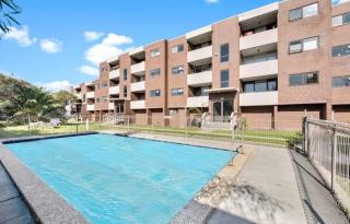 Great location - 5 minutes to the beach and shops - 6