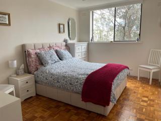 Great location - 5 minutes to the beach and shops - 9