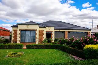 Waterfront Haven - 9