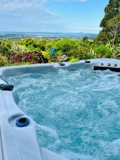 Couples Retreat, Spectacular Views & Spa - 5