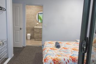 Hichinbrook Lodge, waterfront - 7