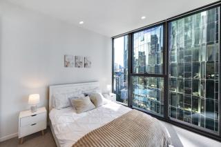 High-Rise Luxury 2-Bedroom Apartment with Pool, Gym and Views - 4