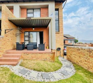 Urban Edge Retreat - 2