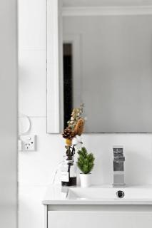 Light & Simple Single Room - Peakhurst Area - Shared Bathroom - 2