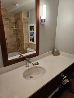 Pool Oceanview Room, 4 star Beachfront Resort, King Bed, Lanai, AC, Pool, Restaurant, Gym, Spa - Lihue - 4