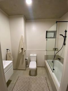 Comfy Studio In Upmarket Suburb - 8