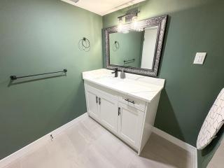 Bright & Spacious House Near UBC - 1