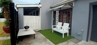 Shark Cove Little Cottage - 5