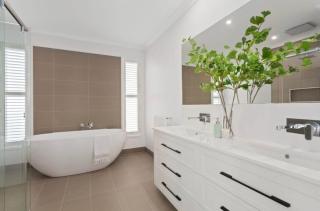 Coastal Luxury in the heart of Torquay 300m to beach - 5