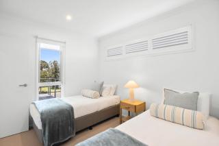 Coastal Luxury in the heart of Torquay 300m to beach - 2