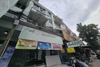 Sukhum Huai Khwang Guest House - 9