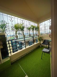 Rooftop Cityscape Inn - 2