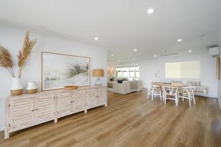 Walk to Hastings Street, Noosa Sound - 3