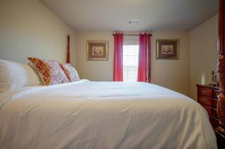 Modern 5BR Retreat with Office Fully Furnished - 4