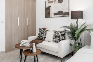 Onelink - Elegant Studio with Balcony & Pool View at Azizi Riviera 5 - 1