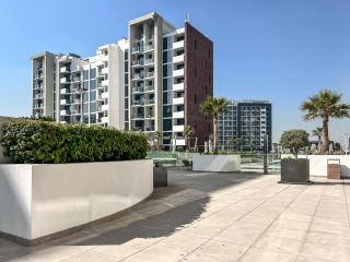 Onelink - Elegant Studio with Balcony & Pool View at Azizi Riviera 5 - 0